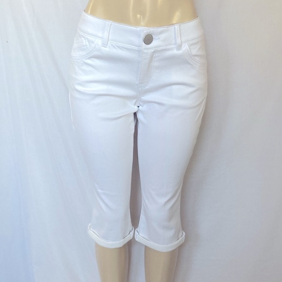 SALE!!! DEMOCRACY Jean Tummy Control Size 6 Skimmer Capri White Embroidered NWOT - Picture 2 of 10
